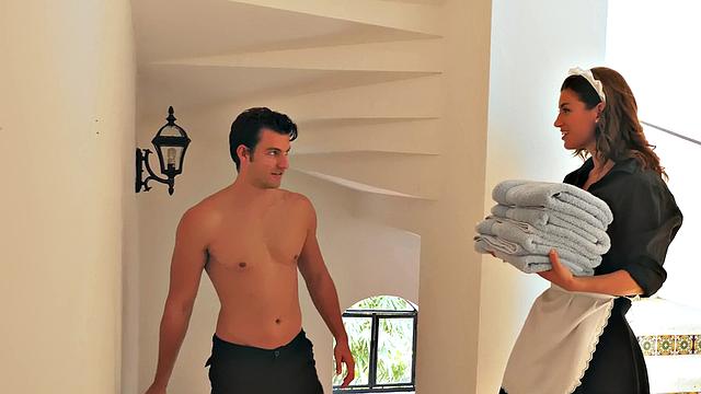 Spanish babe trimmed pussy gets licked & fucked in steamy bedroom action