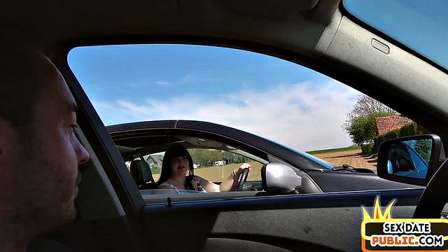 пышная любительница трахается на свежем воздухе с парнем на свидании pov