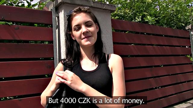 студентка за деньги сосет и трахается на парковке