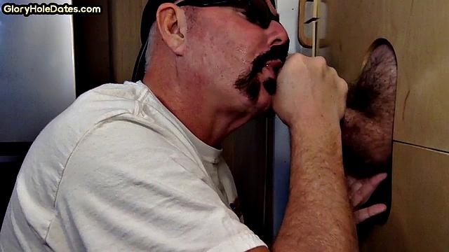 Gloryhole DILF deepthroating a stranger