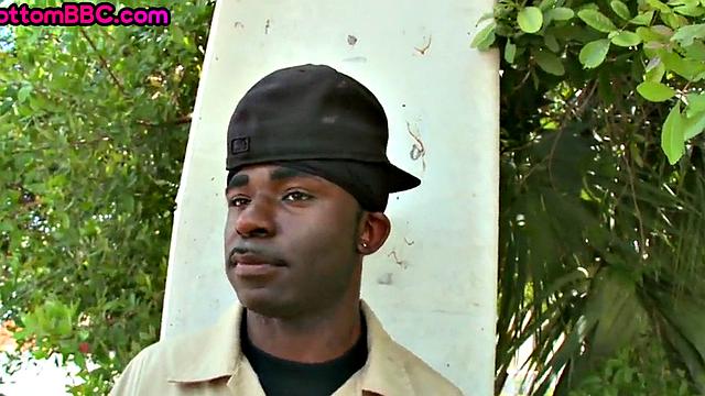 Picked up ebony riding cock outdoor after blowjob