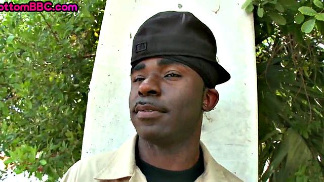 Picked up ebony riding cock outdoor after blowjob