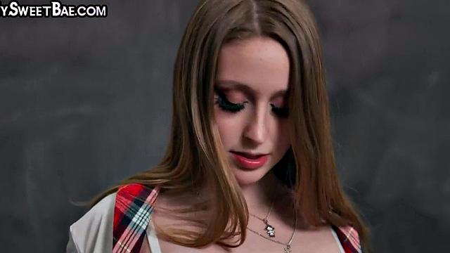 21yo lady penetrated hardcore in wet pussy hole