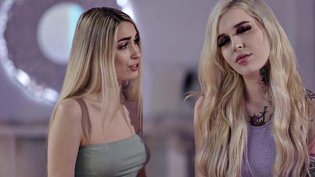 Tattooed TS babe enjoys kissing with small boobs girlfriend