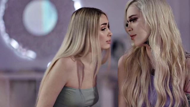 Tattooed TS babe enjoys kissing with small boobs girlfriend