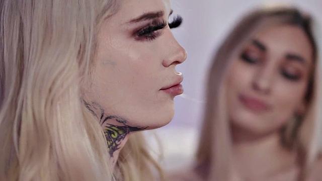 Tattooed TS babe enjoys kissing with small boobs girlfriend