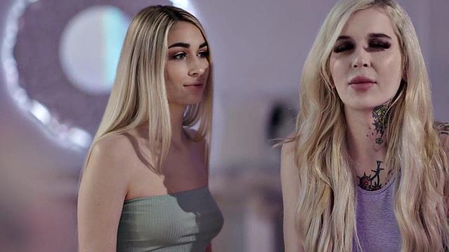 Tattooed TS babe enjoys kissing with small boobs girlfriend