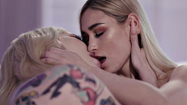 Tattooed TS babe enjoys kissing with small boobs girlfriend