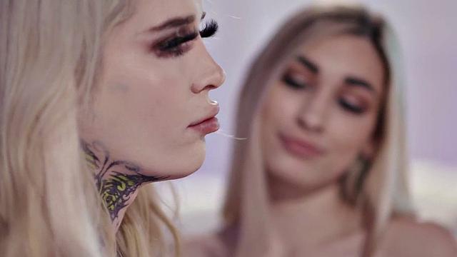 Tattooed TS babe enjoys kissing with small boobs girlfriend