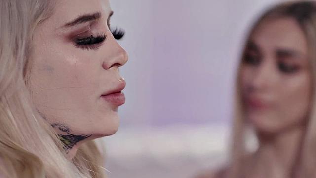 Tattooed TS babe enjoys kissing with small boobs girlfriend