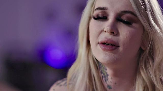 Tattooed TS babe enjoys kissing with small boobs girlfriend