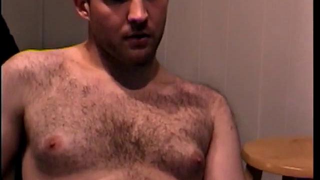 Прямой Сет трахает ладонью до яркого оргазма - сперма льется рекой