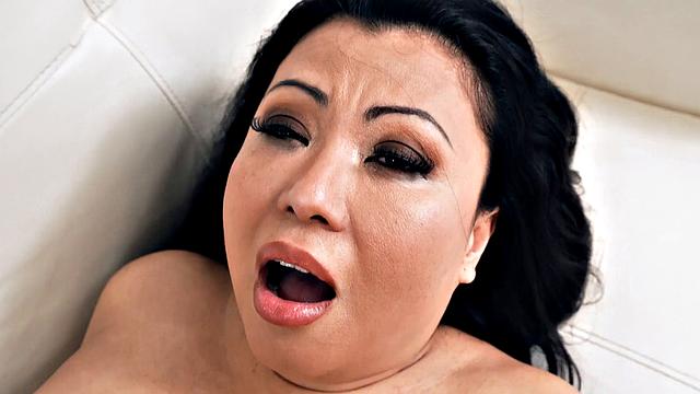 Kinky GILF onvinces MILF To Have a Threesome With Her