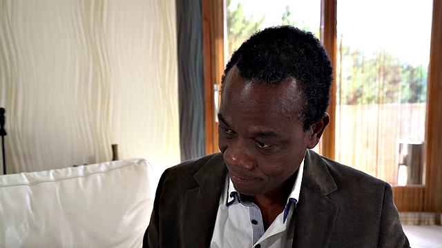 Old Black man fucks babe in high heels after giving head