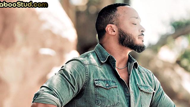 Черный сводный брат сходит с ума после запретной оргии без резинки