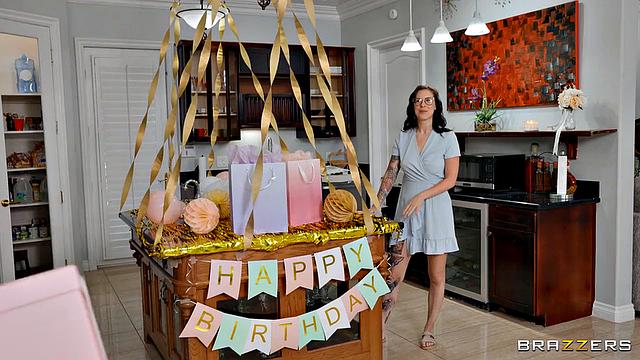 Super Squirt Cake Destroyer Gets Surprise