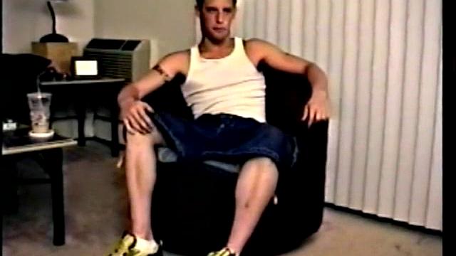 Парень впервые пробует анальный кайф и не может остановиться