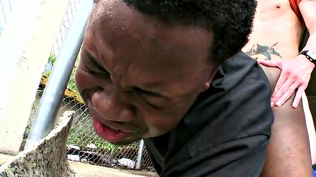 A tattooed ebony amateur deepthroat and get her ass drilled in public by a stranger