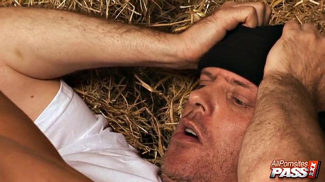 Кит и Кэт Ли: две близняшки, один член - экономим по-семейному