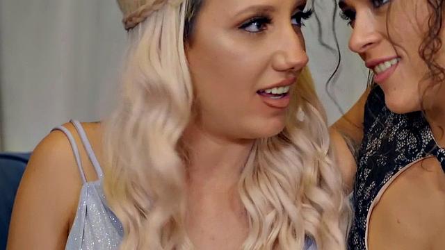 Bisexual orgy babes with pierced nipples get fucked