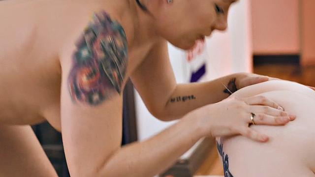 Slutty shemale smashed in tight asshole by white dick