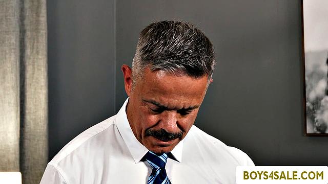 Риз Скотт учит Зака Стила глотать по-гейски - добрый совет от опытного мужика, но зубами не кусайся, парень!