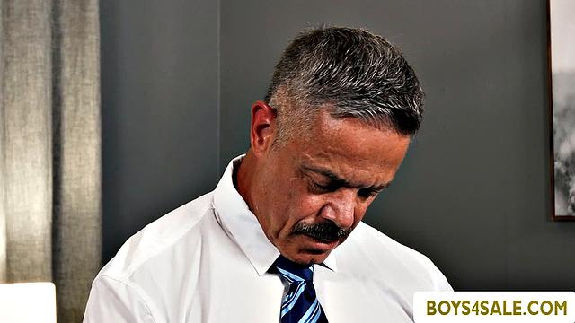 Риз Скотт учит Зака Стила глотать по-гейски - добрый совет от опытного мужика, но зубами не кусайся, парень!