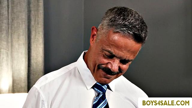 Риз Скотт учит Зака Стила глотать по-гейски - добрый совет от опытного мужика, но зубами не кусайся, парень!