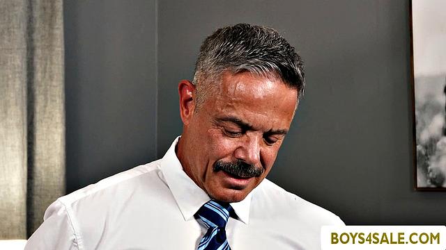 Риз Скотт учит Зака Стила глотать по-гейски - добрый совет от опытного мужика, но зубами не кусайся, парень!