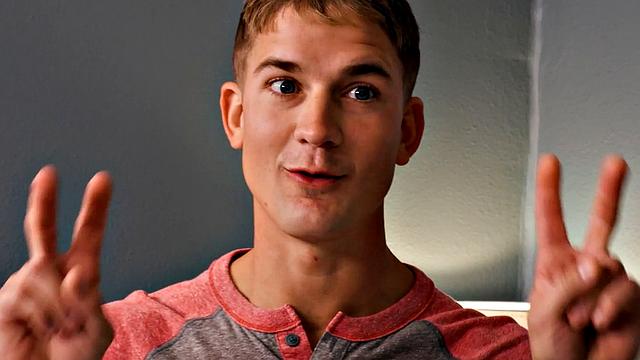 Hunk Masseur Dicks Down Muscly Stud - Chris Blades, Brandon Anderson - NextDoorTaboo