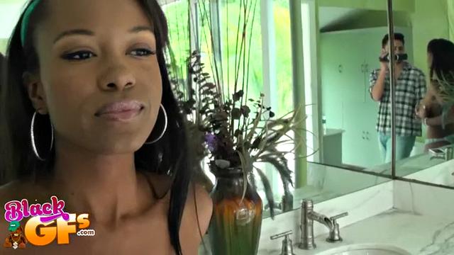 жезабель весьир не сдерживается: жаркий минет и языком по проколотой киске