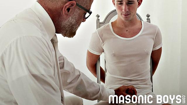 волосатый тайлер пришёл на собеседование, а врач нащупал больше, чем резюме