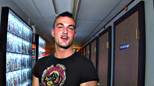 College sucked by twink gloryhole