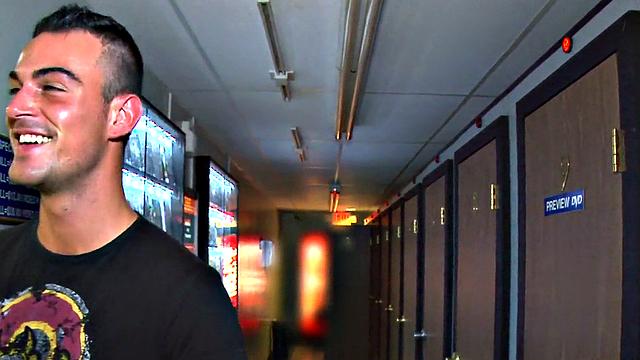 College sucked by twink gloryhole