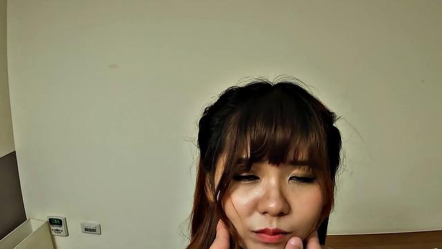 Mu Yurou and her friend spend the day in the hot springs