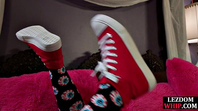 Ebony mistress toying sub babe