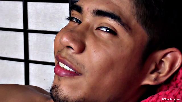 sebastian доводит свой член до яркой разрядки