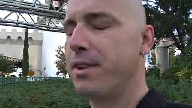 Элизабет выгуливает свои складки и явно не для игры в автоматы