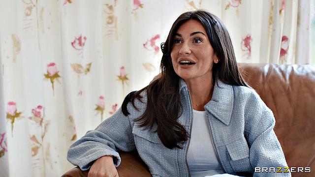 Wild Cosplaying Hottie