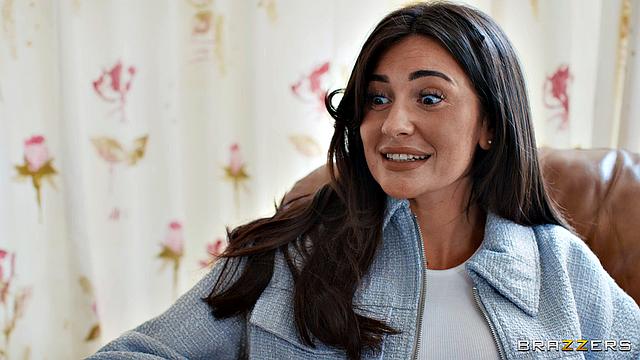 Wild Cosplaying Hottie