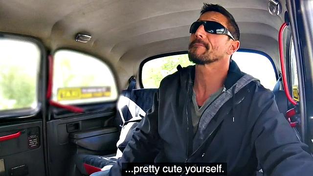 Таксистка за рулём, пассажир в деле - за задним сиденьем горячо и по-взрослому