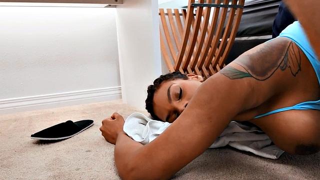 Bigbooty babes rawfucked and deepthroating