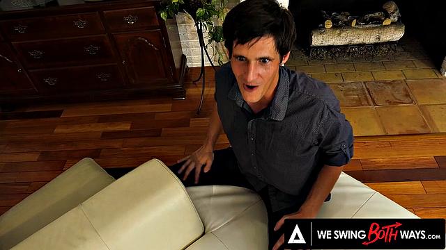 Астрид Стар устраивает страстный бисексуальный секс втроем с мужем и подругой - первая часть