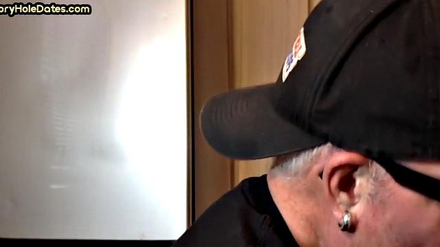 Glory home amateur date with a DILF who knows how to suck cock