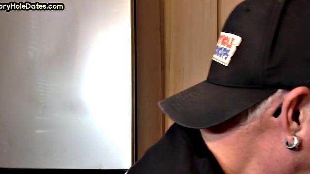 Glory home amateur date with a DILF who knows how to suck cock