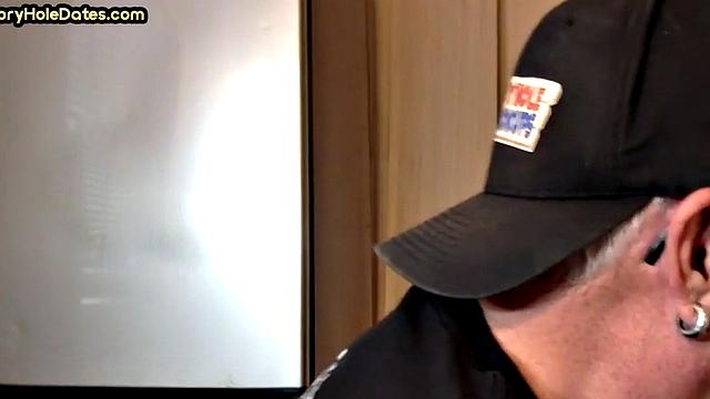 Glory home amateur date with a DILF who knows how to suck cock