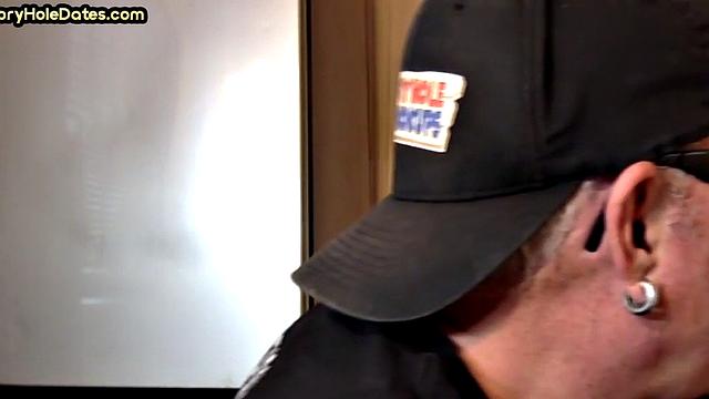 Glory home amateur date with a DILF who knows how to suck cock