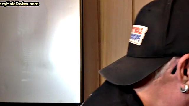 Glory home amateur date with a DILF who knows how to suck cock