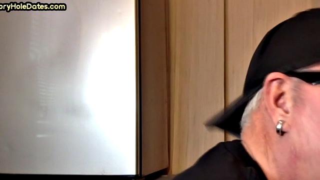 Glory home amateur date with a DILF who knows how to suck cock