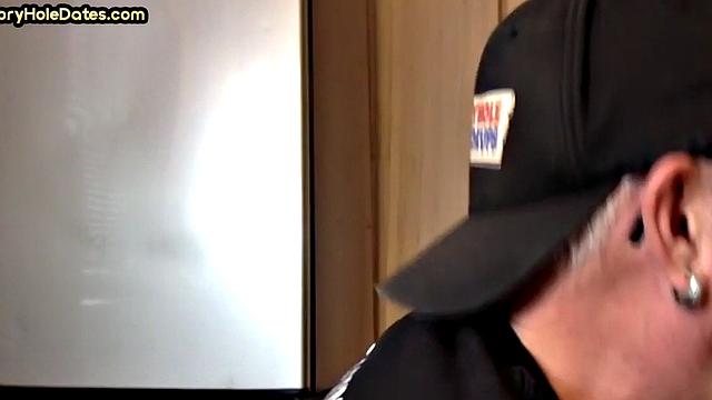 Glory home amateur date with a DILF who knows how to suck cock